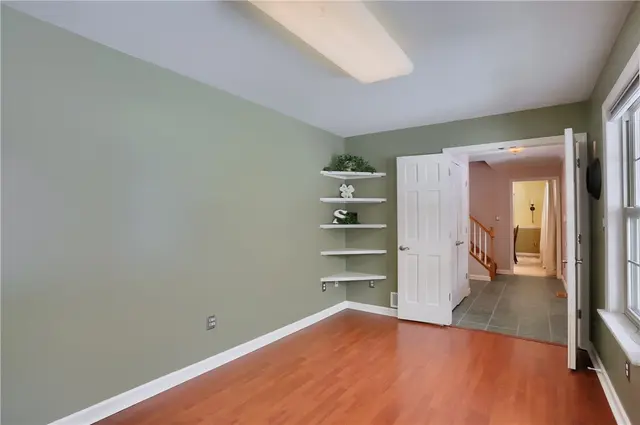 251 Saint Leonards Ln gallery image 17