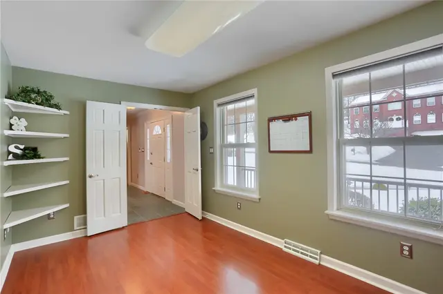 251 Saint Leonards Ln gallery image 18