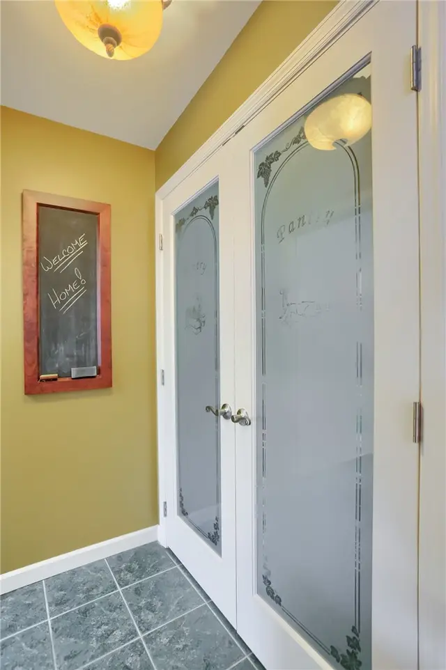 251 Saint Leonards Ln gallery image 22