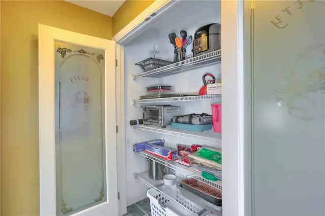 251 Saint Leonards Ln gallery image 23