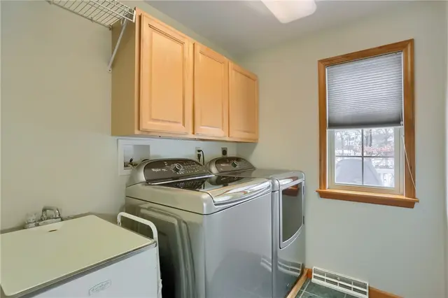 251 Saint Leonards Ln gallery image 24