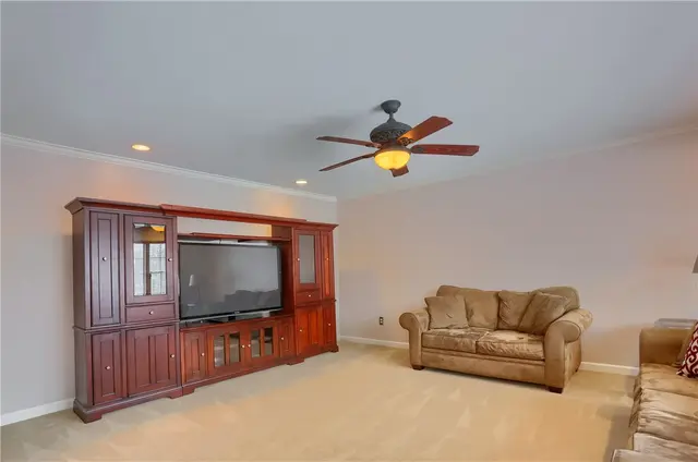 251 Saint Leonards Ln gallery image 28