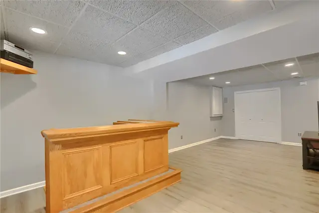 251 Saint Leonards Ln gallery image 33