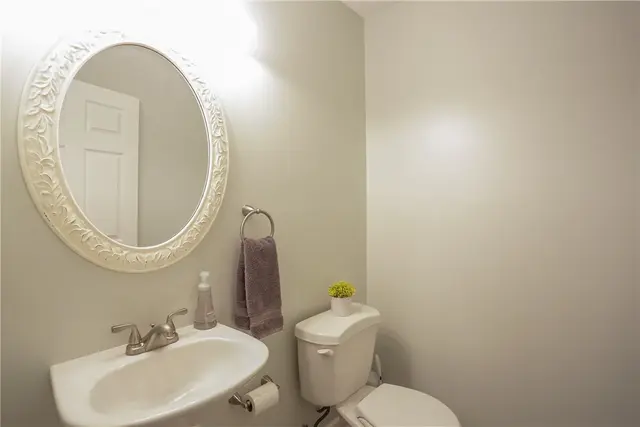 251 Saint Leonards Ln gallery image 35