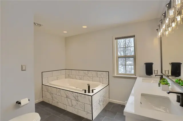 251 Saint Leonards Ln gallery image 39