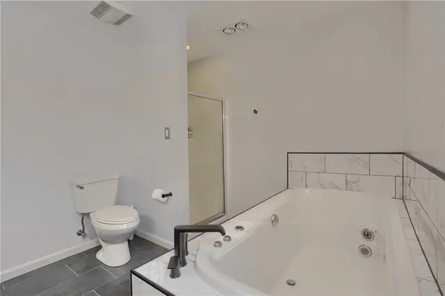 251 Saint Leonards Ln gallery image 40