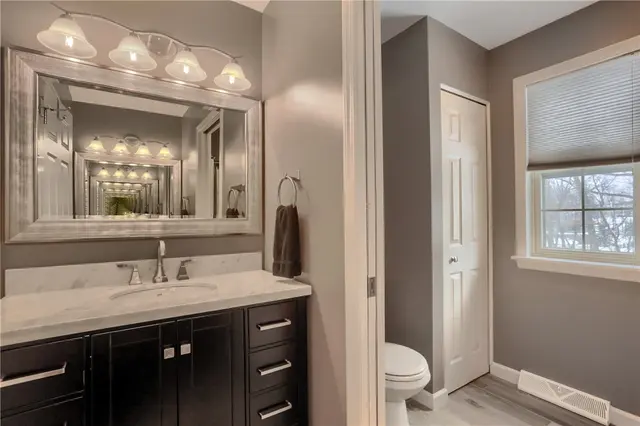251 Saint Leonards Ln gallery image 42