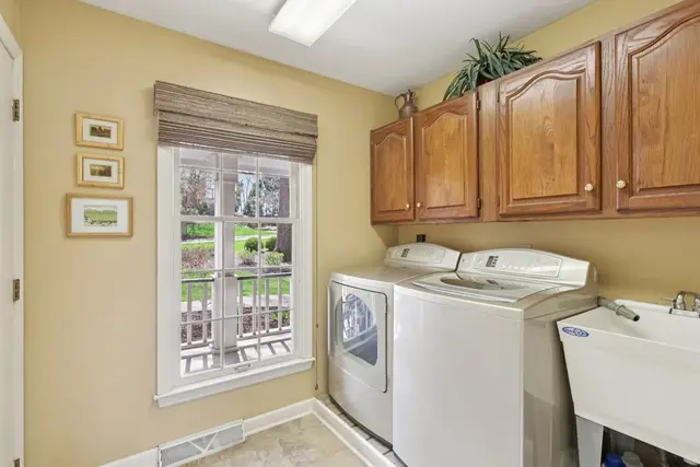 2519 Lindenwood DRIVE gallery image 9
