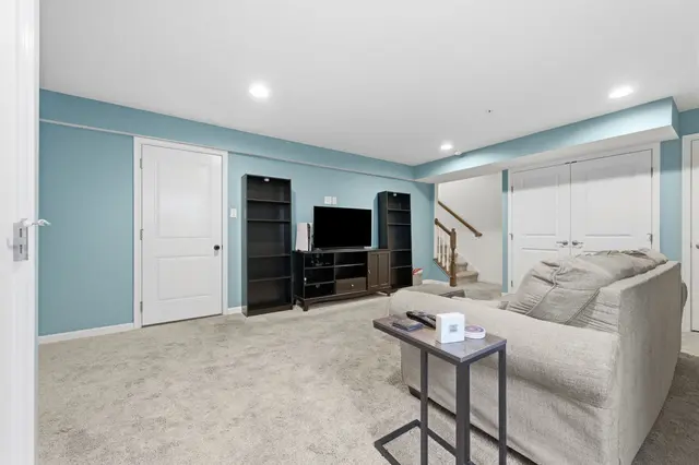 252 Broadstone DRIVE gallery image 6