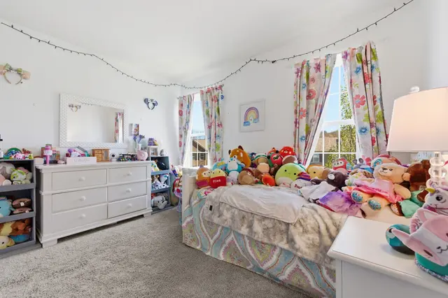 252 Broadstone DRIVE gallery image 17