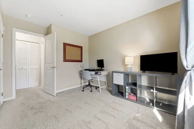 252 Broadstone DRIVE gallery image 21