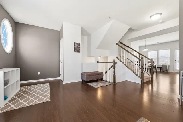 252 Broadstone DRIVE gallery image 35