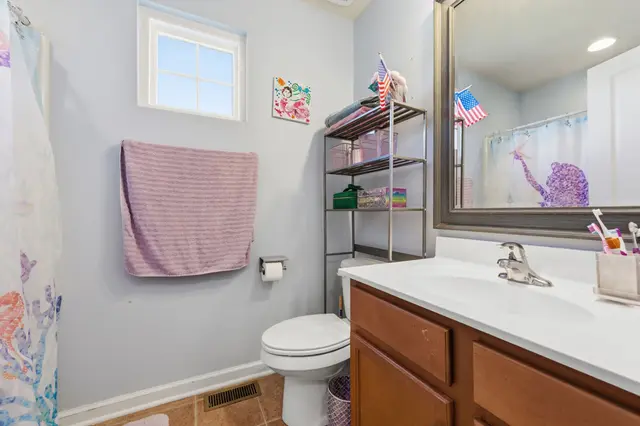 252 Broadstone DRIVE gallery image 36