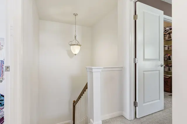 252 Broadstone DRIVE gallery image 39