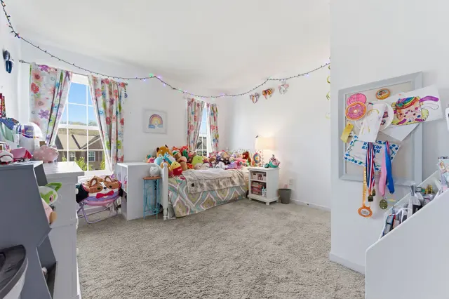252 Broadstone DRIVE gallery image 40