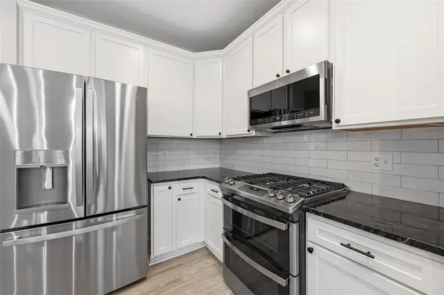 252 Corey Dr gallery image 4