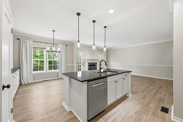 252 Corey Dr gallery image 6