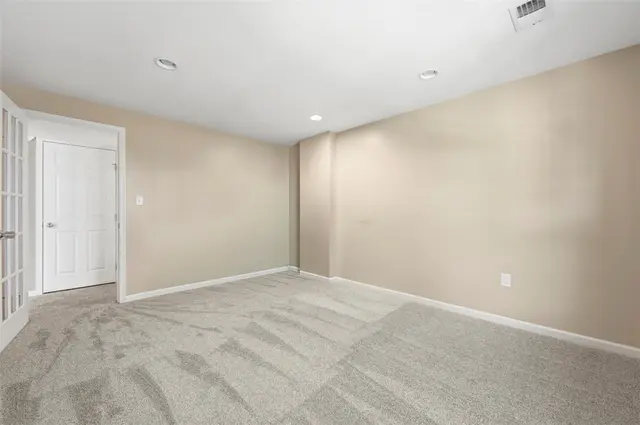 252 Corey Dr gallery image 33