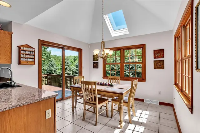 252 Elmhurst Cir gallery image 6