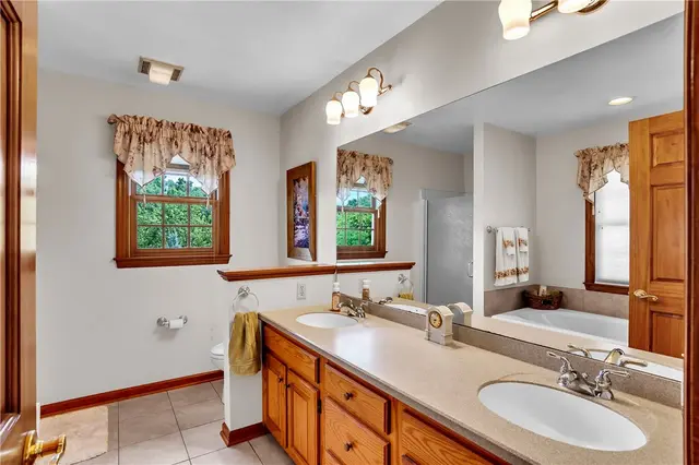252 Elmhurst Cir gallery image 16