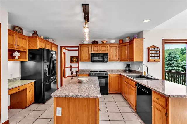 252 Elmhurst Cir gallery image 17