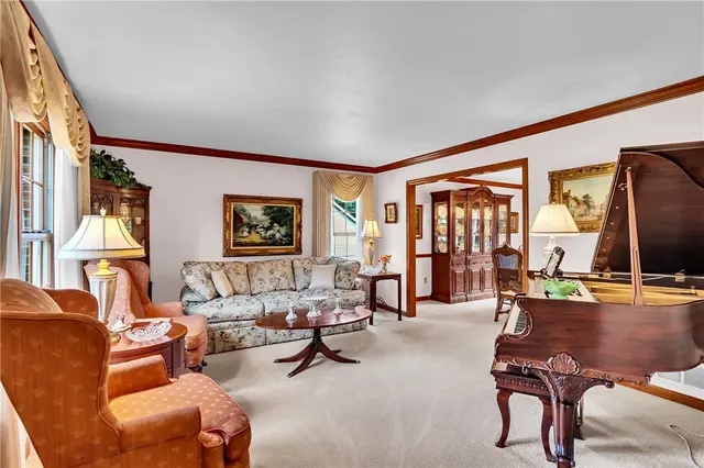 252 Elmhurst Cir gallery image 18