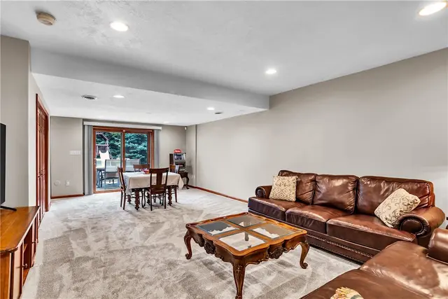 252 Elmhurst Cir gallery image 20