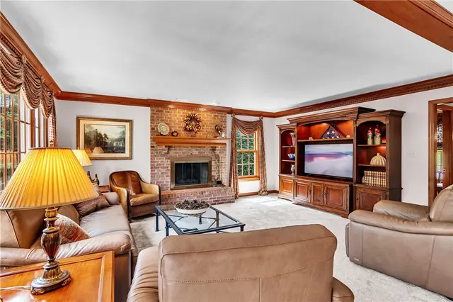 252 Elmhurst Cir gallery image 25