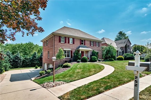 252 Elmhurst Cir