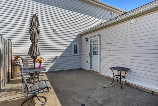 252 Huckleberry Ct gallery image 2