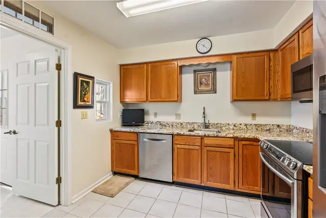 252 Huckleberry Ct gallery image 19