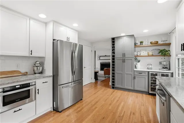 2521 Country Side Ln gallery image 18