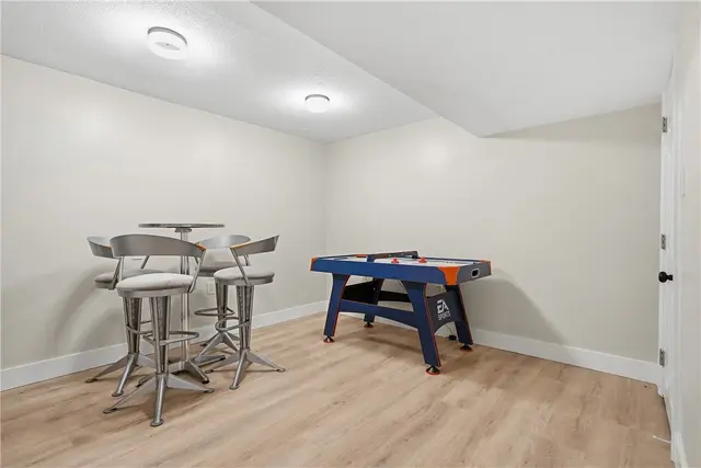 2521 Country Side Ln gallery image 36