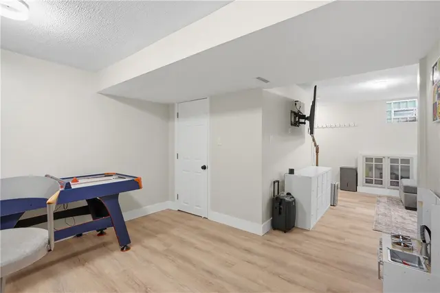 2521 Country Side Ln gallery image 37