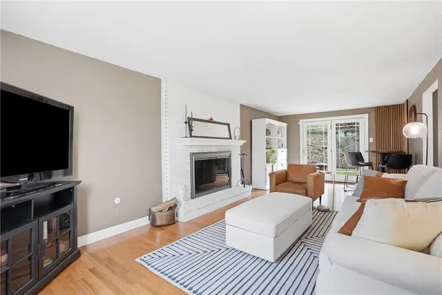 2521 Country Side Ln gallery image 40