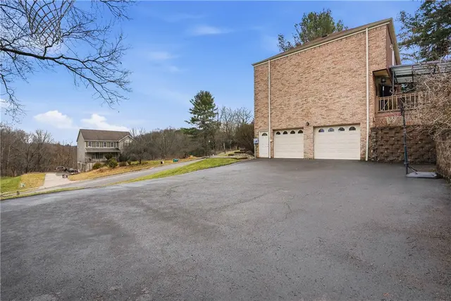2521 Country Side Ln gallery image 49