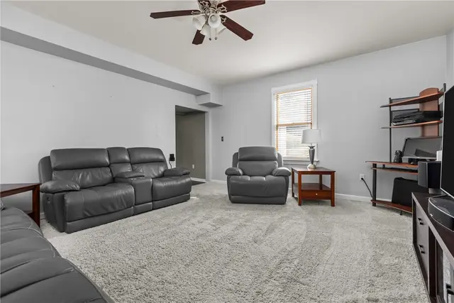 2524 W Hardies Rd gallery image 12