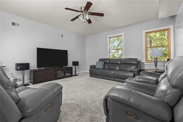 2524 W Hardies Rd gallery image 25