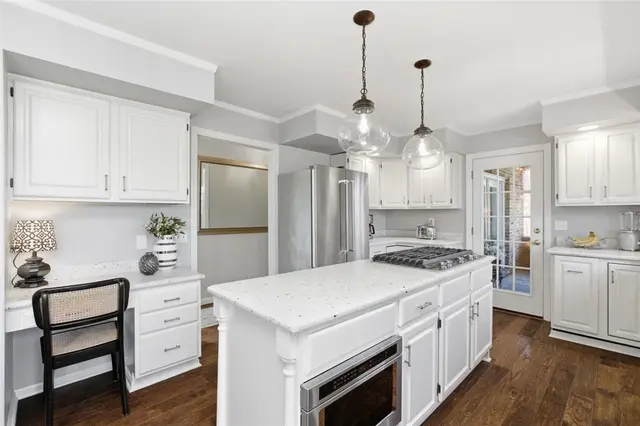 2529 Lindenwood Dr gallery image 3