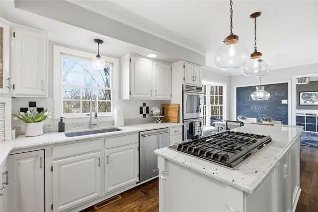2529 Lindenwood Dr gallery image 4