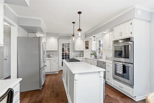 2529 Lindenwood Dr gallery image 5