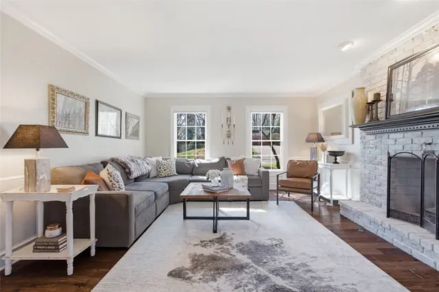 2529 Lindenwood Dr gallery image 11
