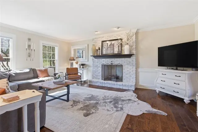 2529 Lindenwood Dr gallery image 12
