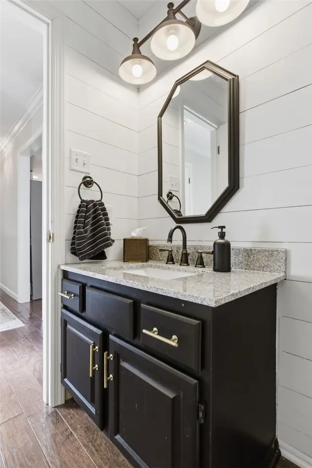 2529 Lindenwood Dr gallery image 19