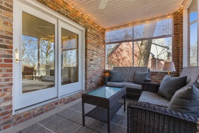 2529 Lindenwood Dr gallery image 21