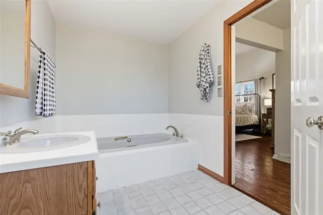 2529 Lindenwood Dr gallery image 29