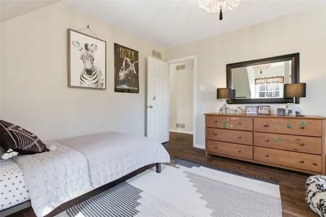 2529 Lindenwood Dr gallery image 32