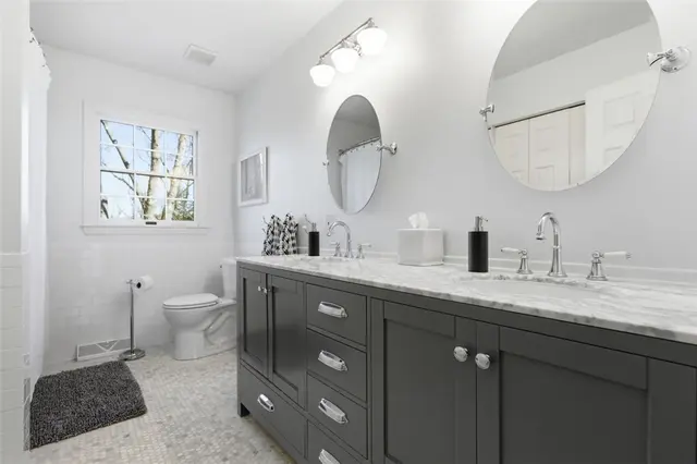 2529 Lindenwood Dr gallery image 35