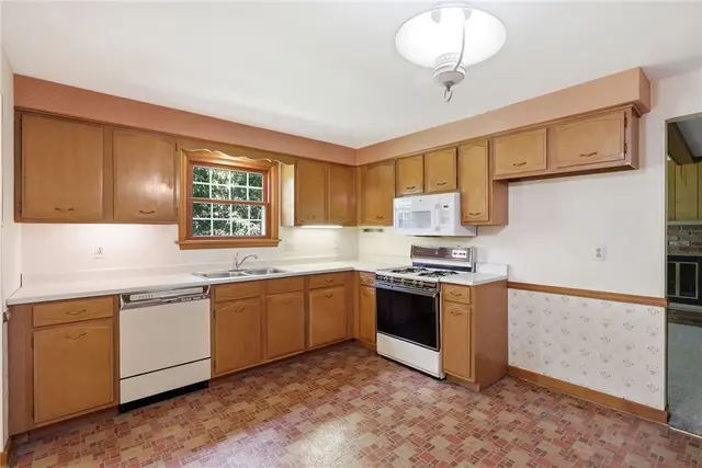 2529 Matterhorn Drive gallery image 11