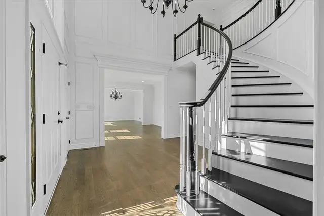 253 Whetherburn Dr gallery image 3